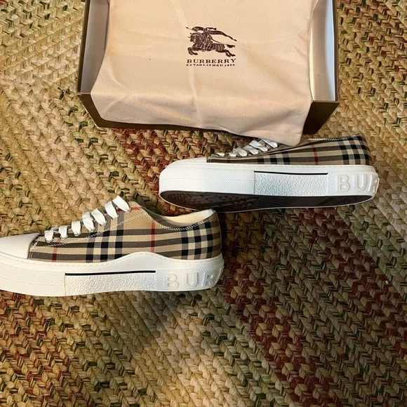 Burberry Men's Plaid Sneakers - Beige and White - Picture 4 of 4